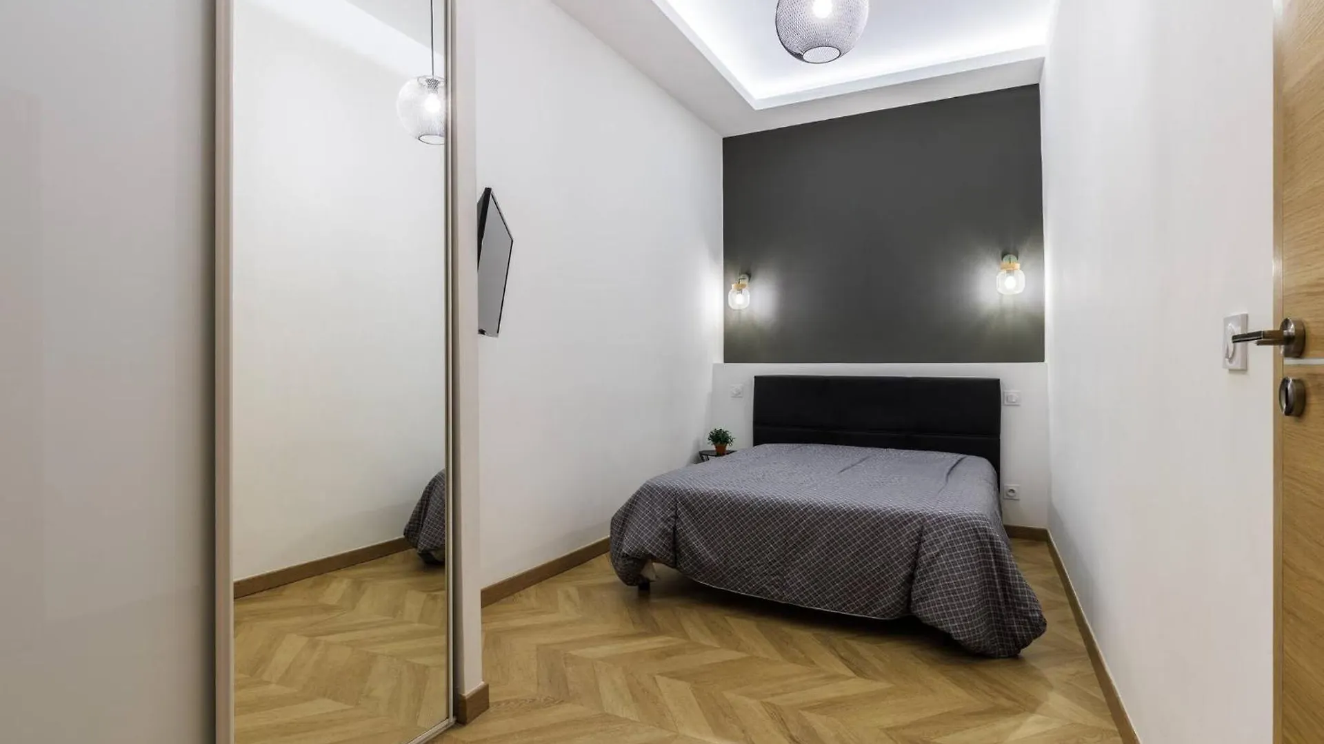 Joli 2 Pieces Au Port De Nizza Apartman